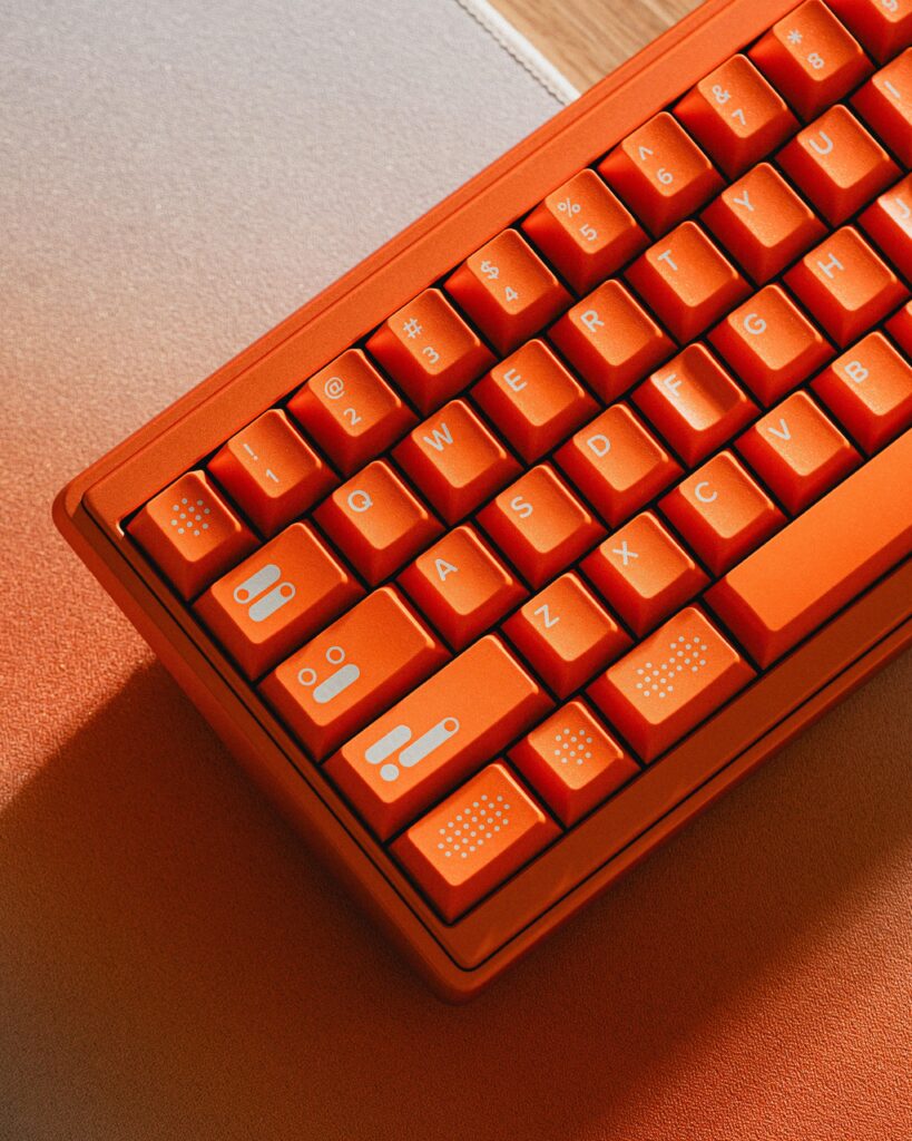 オレンジのメカニカルキーボード