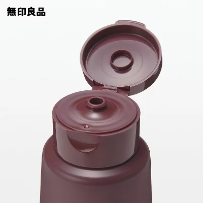 赤褐色のフリップキャップ式の容器
