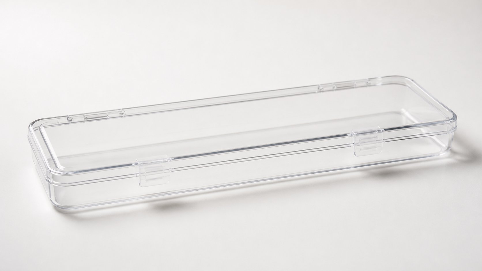 透明なプラスチック製のペンケース